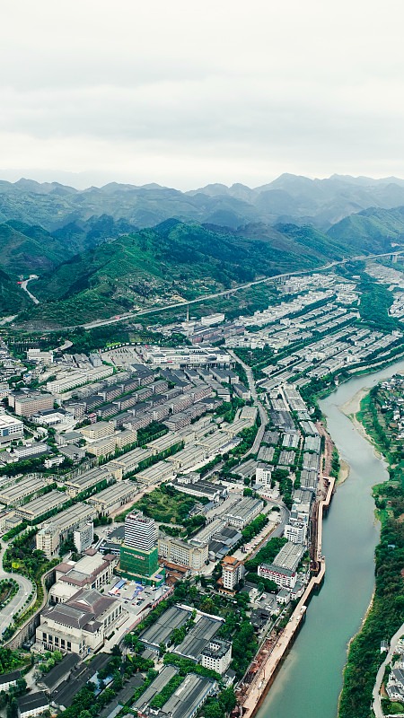 匠心铸佳酿，赤水润芳华——茅台酒厂的传承与革新